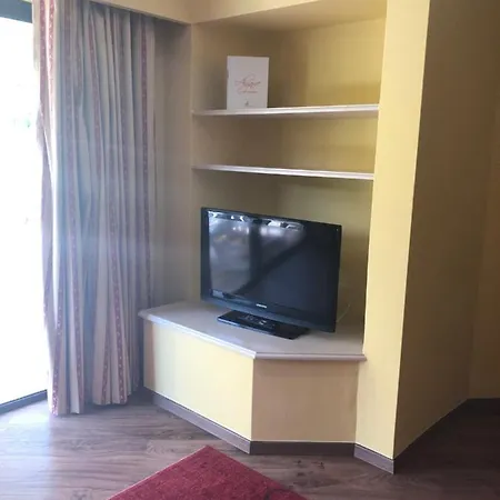 Ground Floor At Four Seasons 公寓